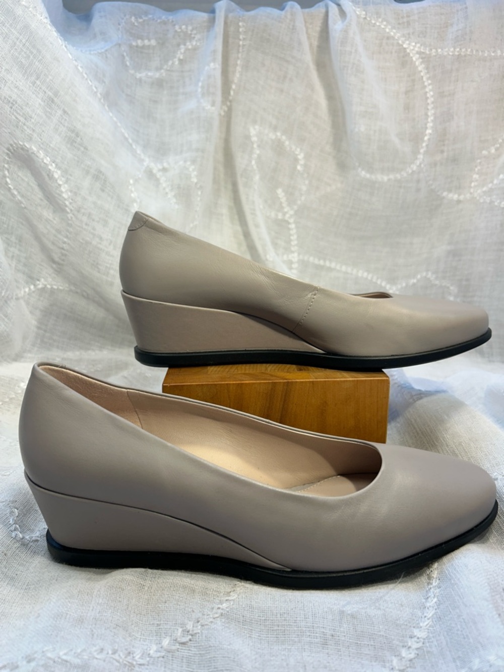 NWOT Ecco wedge leather classic elegant shoes stamped 8-8.5 - Picture 4 of 16